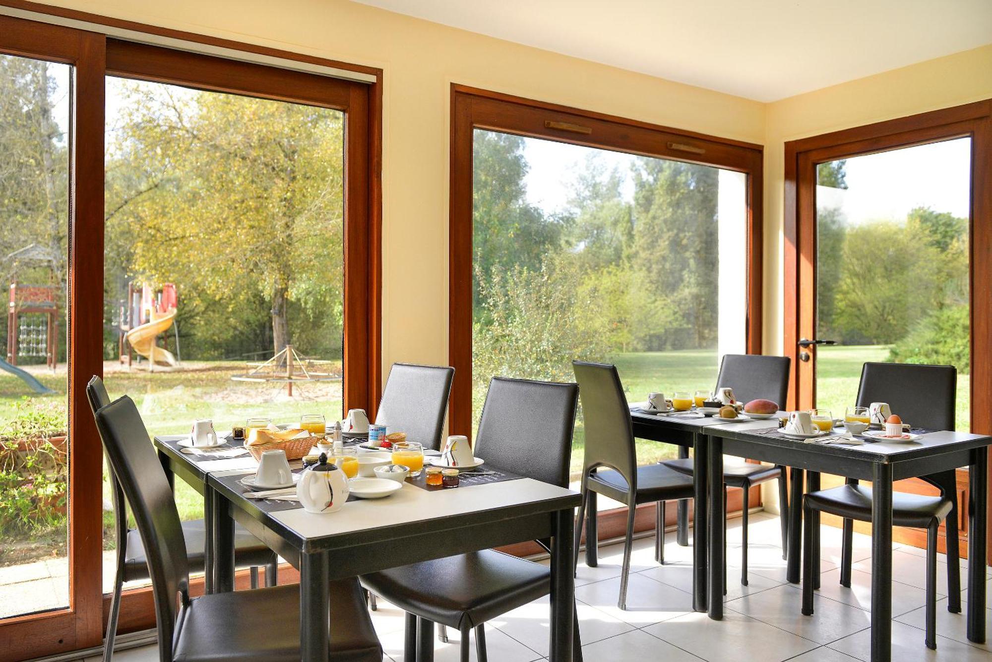 Hotel Restaurant Le Relais De Pouilly Eksteriør billede